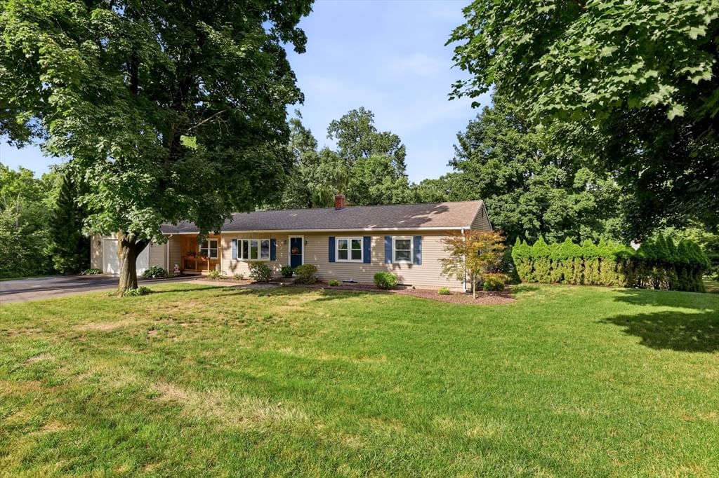 8 Linwood Dr Wilbraham — Photo 4 of 42