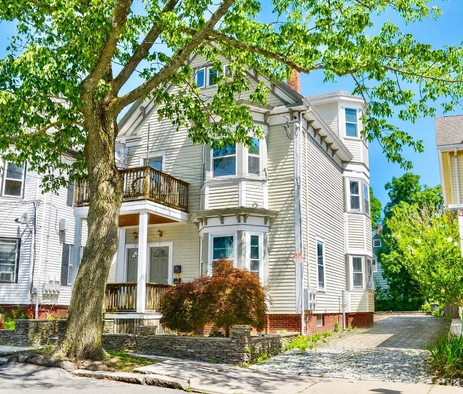 13 Howe St Somerville — Photo 2 of 28