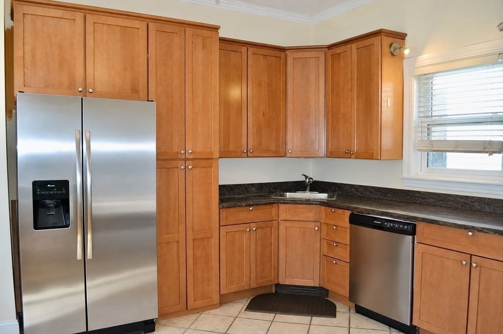 13 Howe St Somerville — Photo 5 of 28
