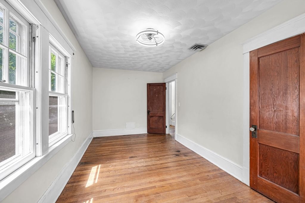 32 Marsden St Springfield — Photo 17 of 41