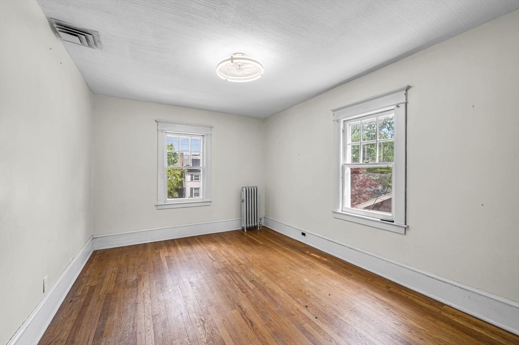 32 Marsden St Springfield — Photo 18 of 41