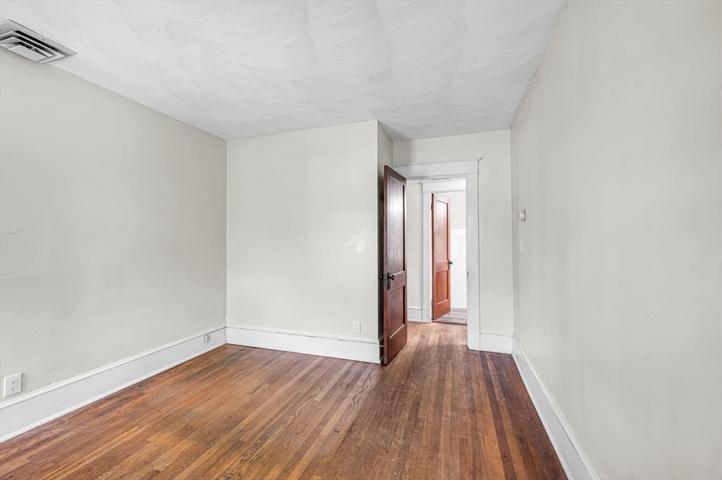 32 Marsden St Springfield — Photo 20 of 41