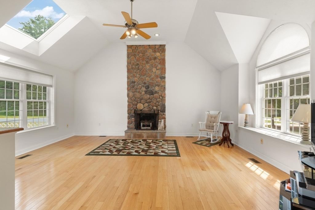29 Hadley Road Pepperell — Photo 10 of 39