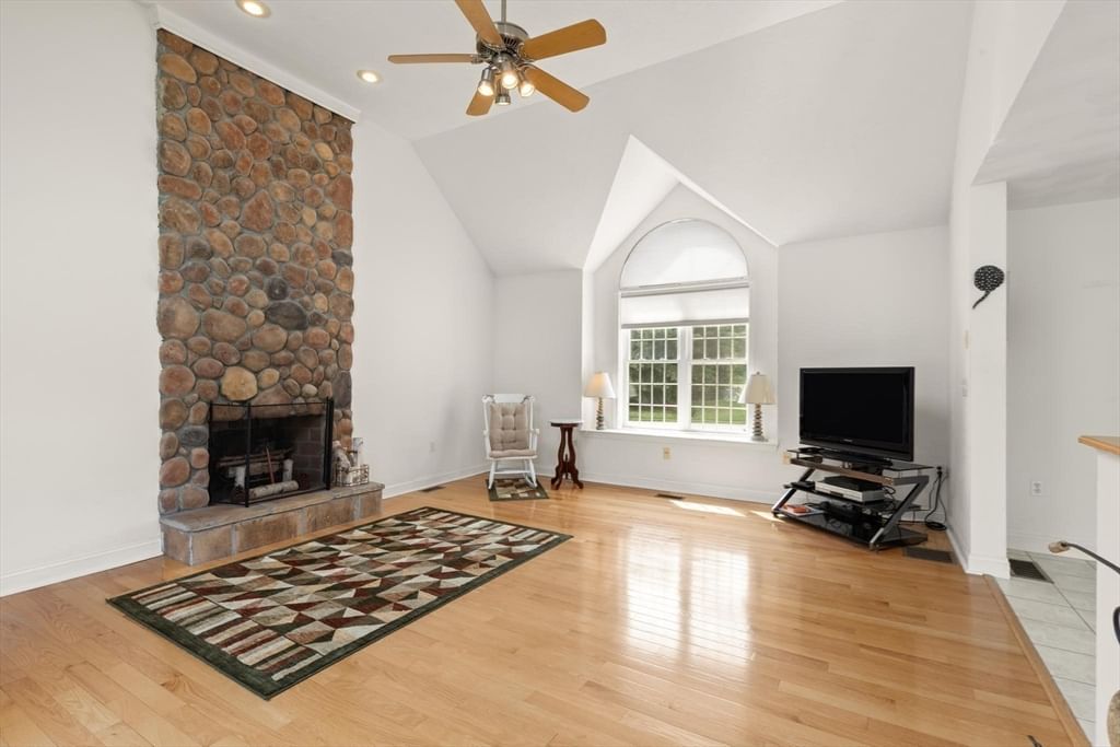 29 Hadley Road Pepperell — Photo 11 of 39