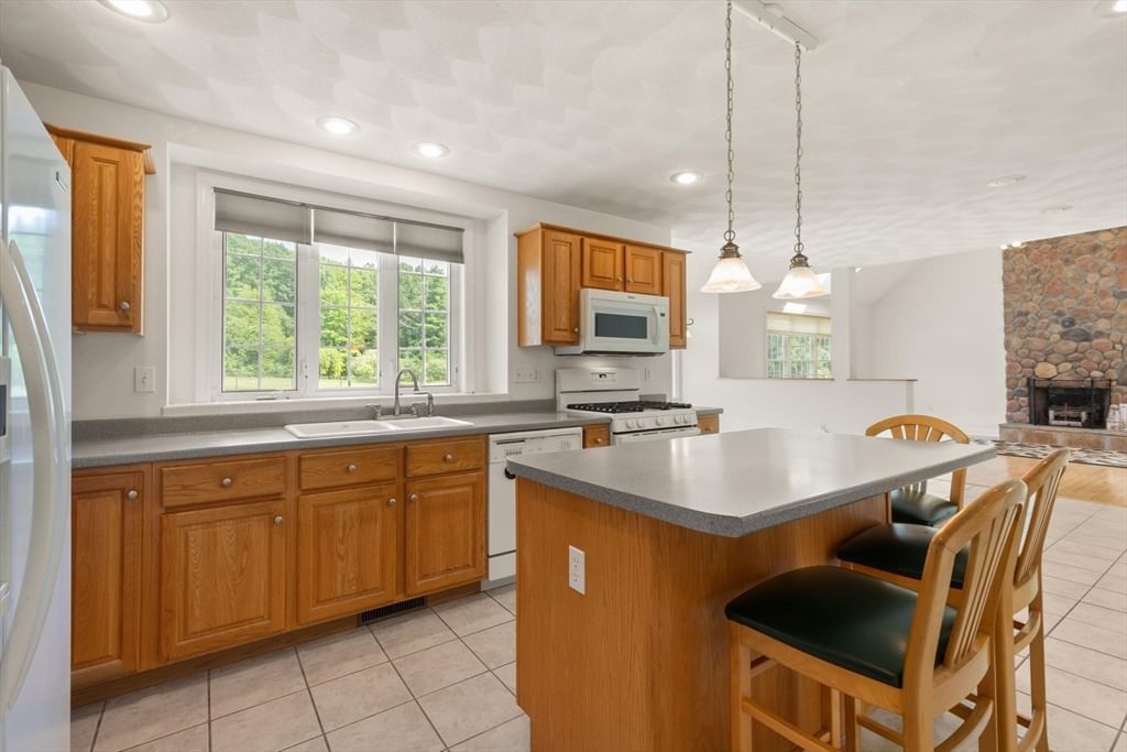 29 Hadley Road Pepperell — Photo 5 of 39