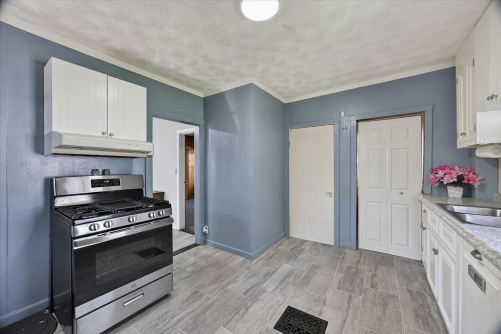 171 Bartlett St Brockton — Photo 7 of 34