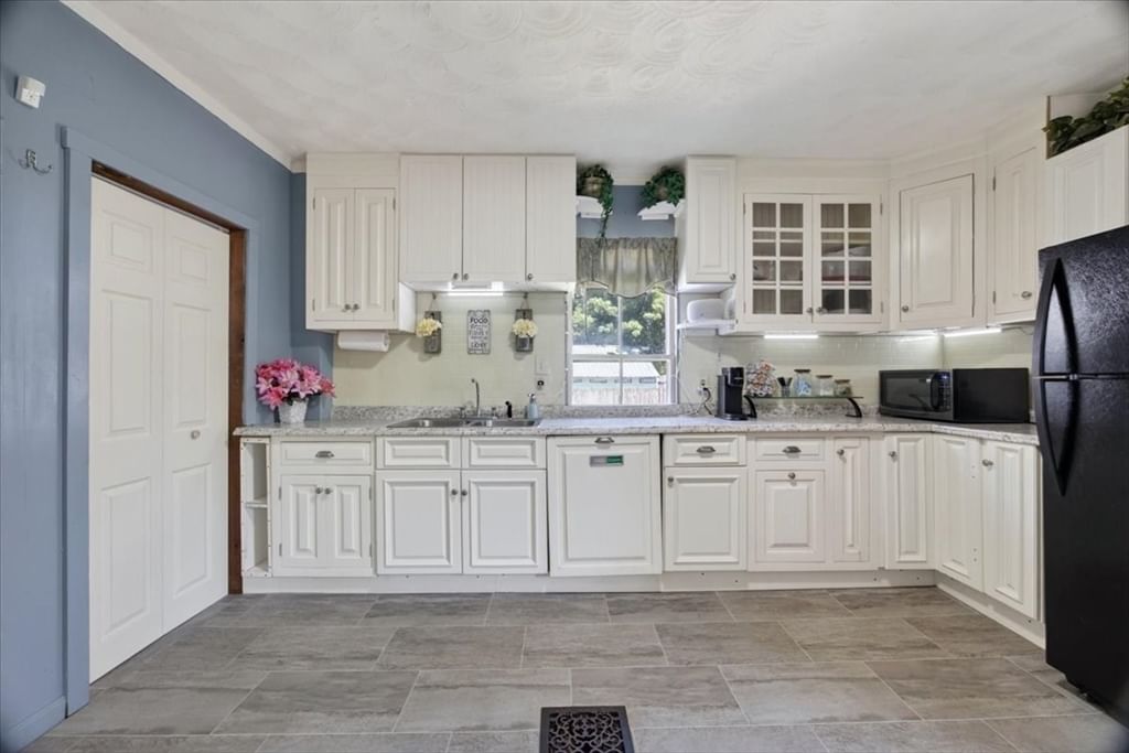 171 Bartlett St Brockton — Photo 8 of 34