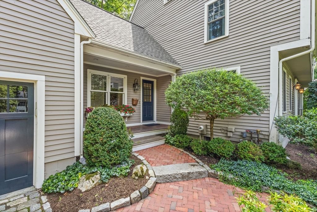21 Foxwood Cove Holliston — Photo 2 of 42