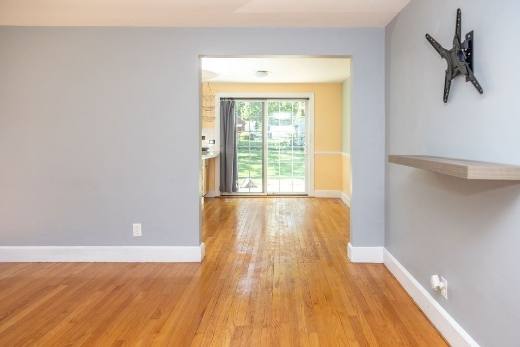 52 Ferrante Avenue Greenfield — Photo 7 of 34