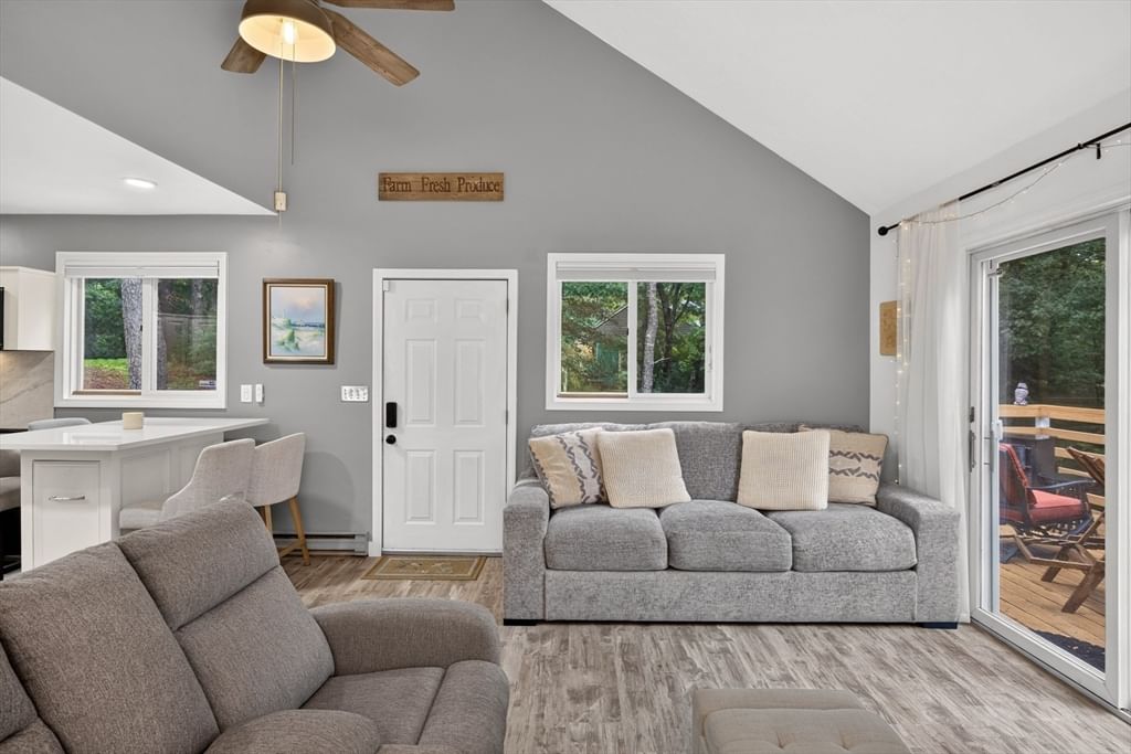 8 Theatre Dr Falmouth — Photo 4 of 42