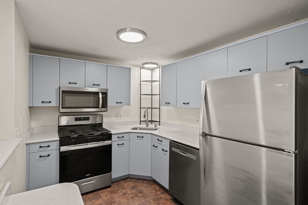34 Newhall St #405 Lowell — Photo 3 of 19