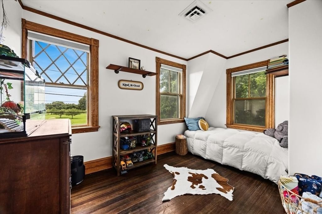 544 Main Street Acushnet — Photo 23 of 42