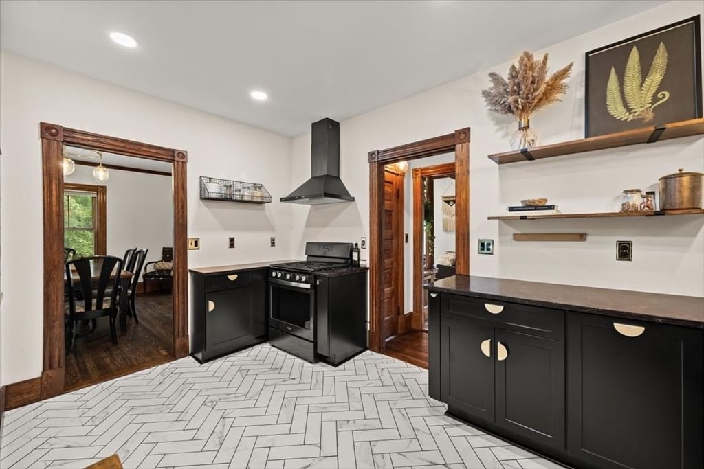 544 Main Street Acushnet — Photo 9 of 42