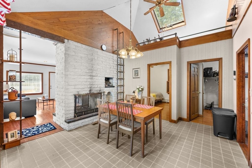 70 Central Blvd Bellingham — Photo 8 of 35