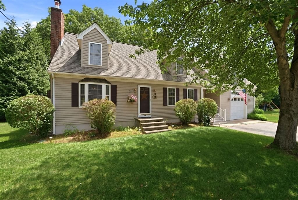 50 Trinity Cir Attleboro — Photo 2 of 42