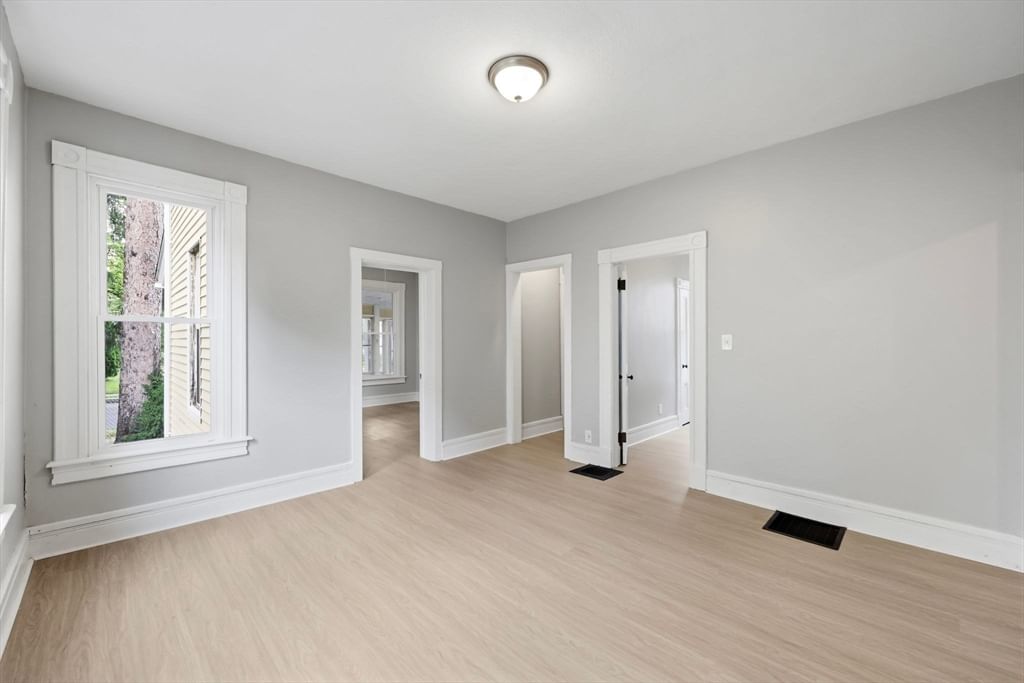 29 Yale St Springfield — Photo 3 of 33
