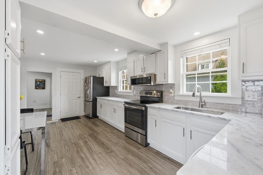 7 Cherry Street Southborough — Photo 3 of 21