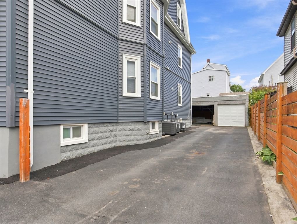 69-71 Swan Street Everett — Photo 4 of 38
