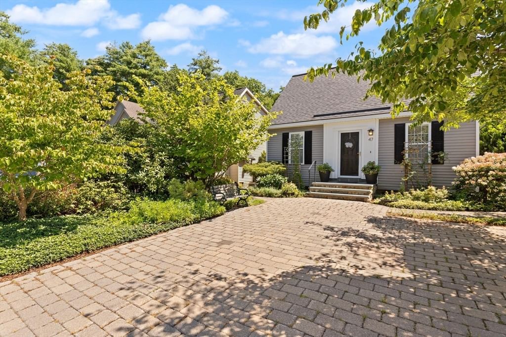 47 Lilac Cir Marlborough — Photo 5 of 42