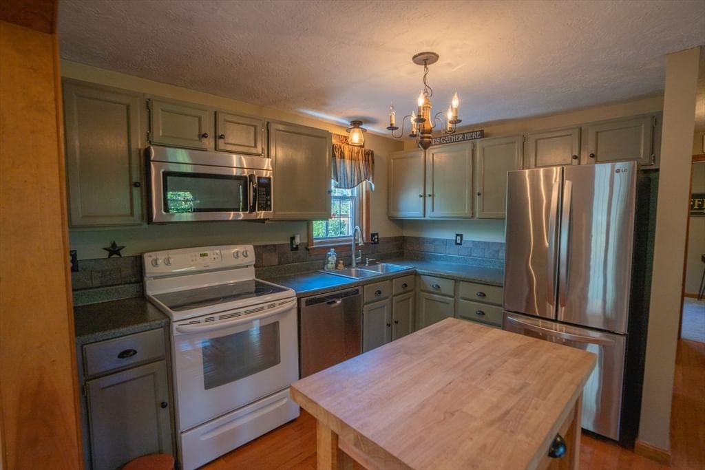 12 Henry Drive Plymouth — Photo 9 of 24
