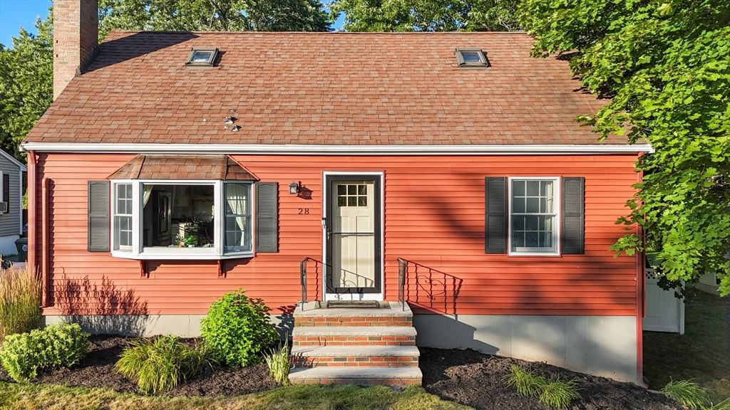 28 Lawrence Street Danvers — Photo 31 of 41