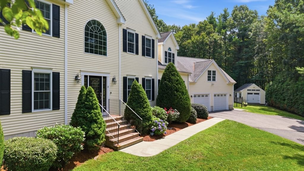 8 Karen Ln Milford — Photo 2 of 41