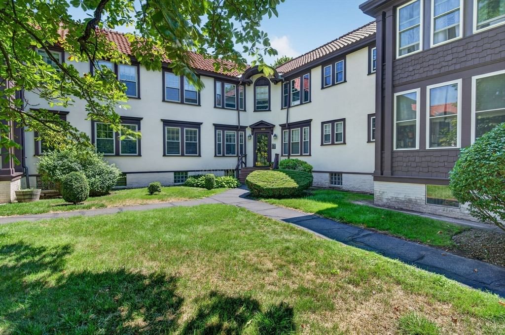 Property at 100-1/2 Main St #M, Andover, MA 01810