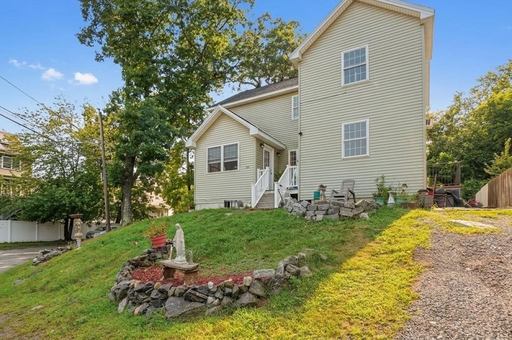 47 Pine Hill Road Worcester — Photo 2 of 38