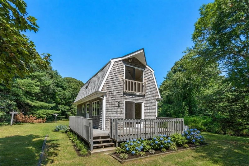 32 Acushnet Rd