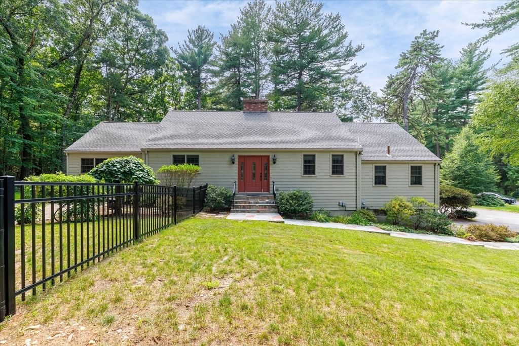 Property at 33 Pine Arden Dr, West Boylston, MA 01583