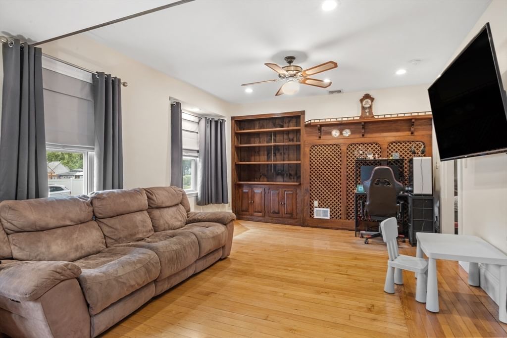 140 Pleasant St Whitman — Photo 18 of 42