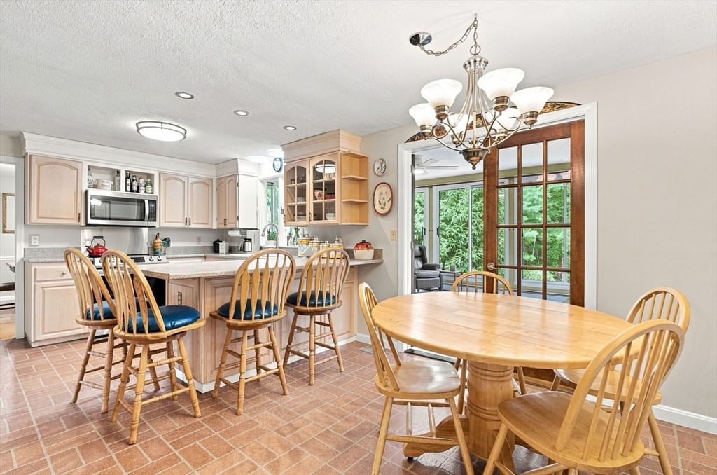 24 Crossbow Ln North Andover — Photo 12 of 40