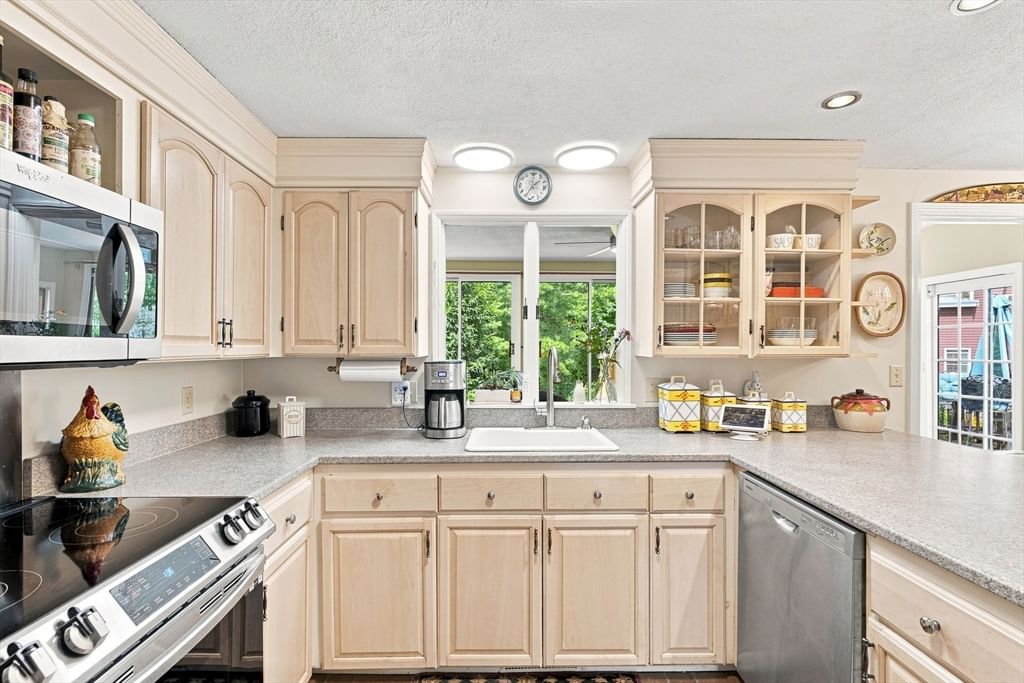 24 Crossbow Ln North Andover — Photo 14 of 40