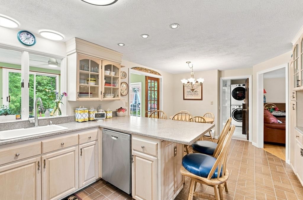 24 Crossbow Ln North Andover — Photo 15 of 40