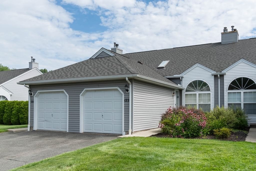 Property at 122 Brookfield Ln #122, Agawam, MA 01001