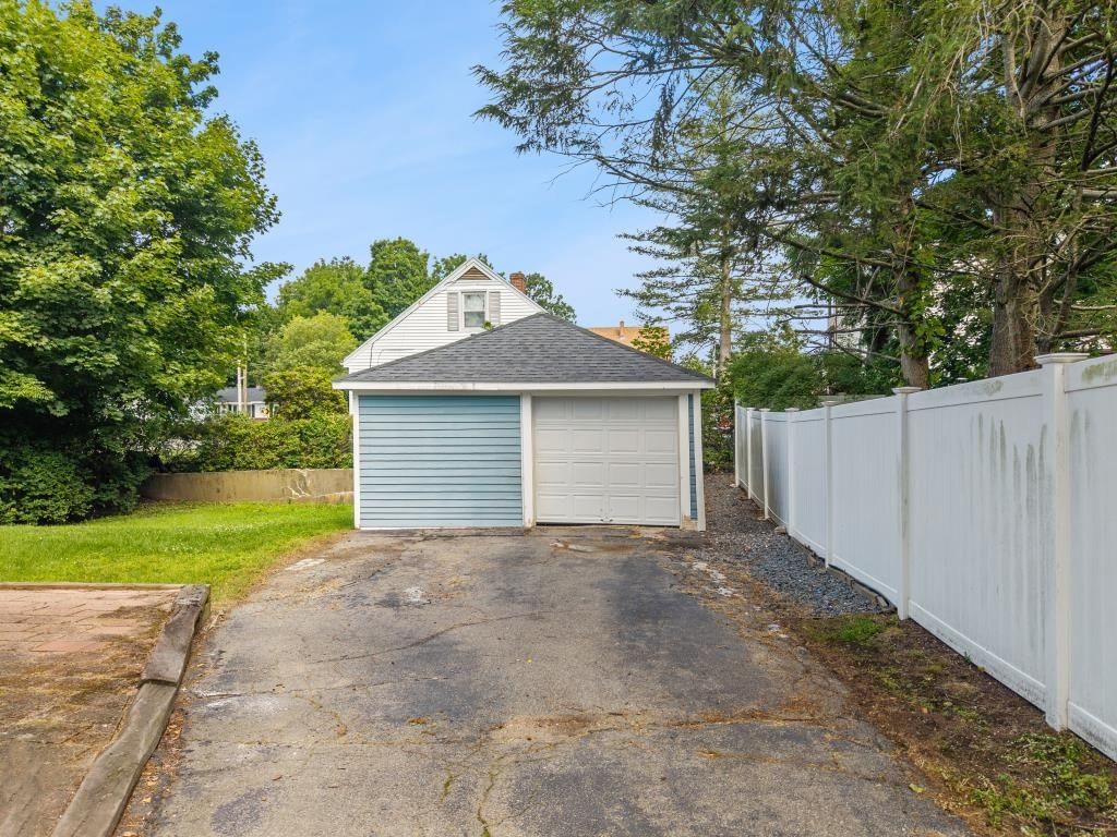 227 Dover St Brockton — Photo 4 of 41