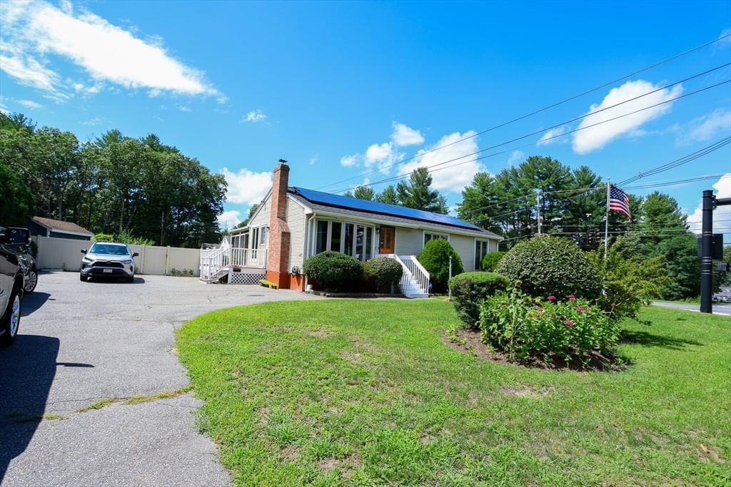 116 Pond St Billerica — Photo 3 of 34