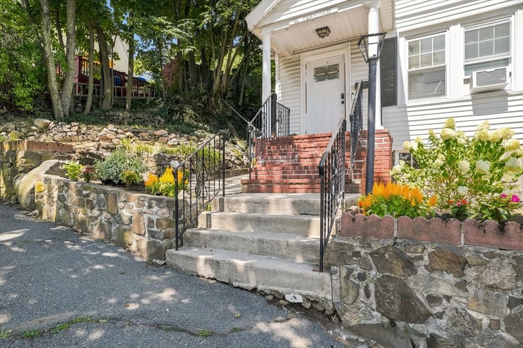 44 Fernwood Ave Lynn — Photo 4 of 40