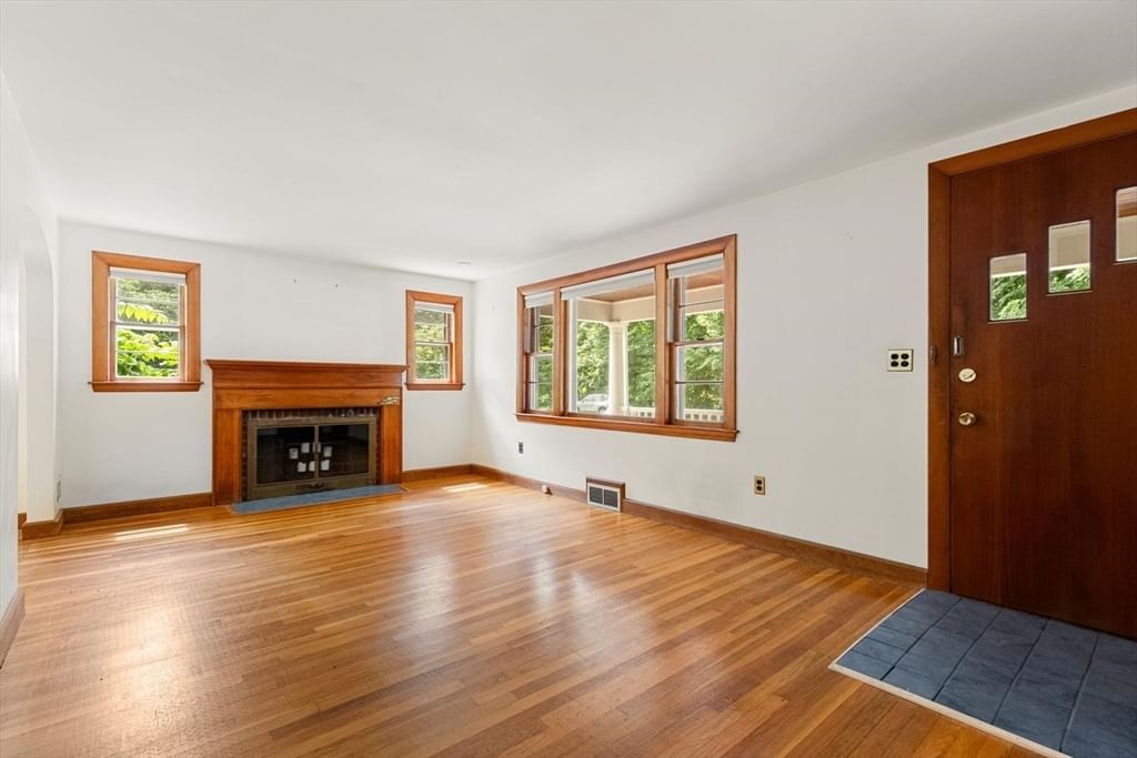 75 Lexington St, Burlington, MA 01803 photo 3