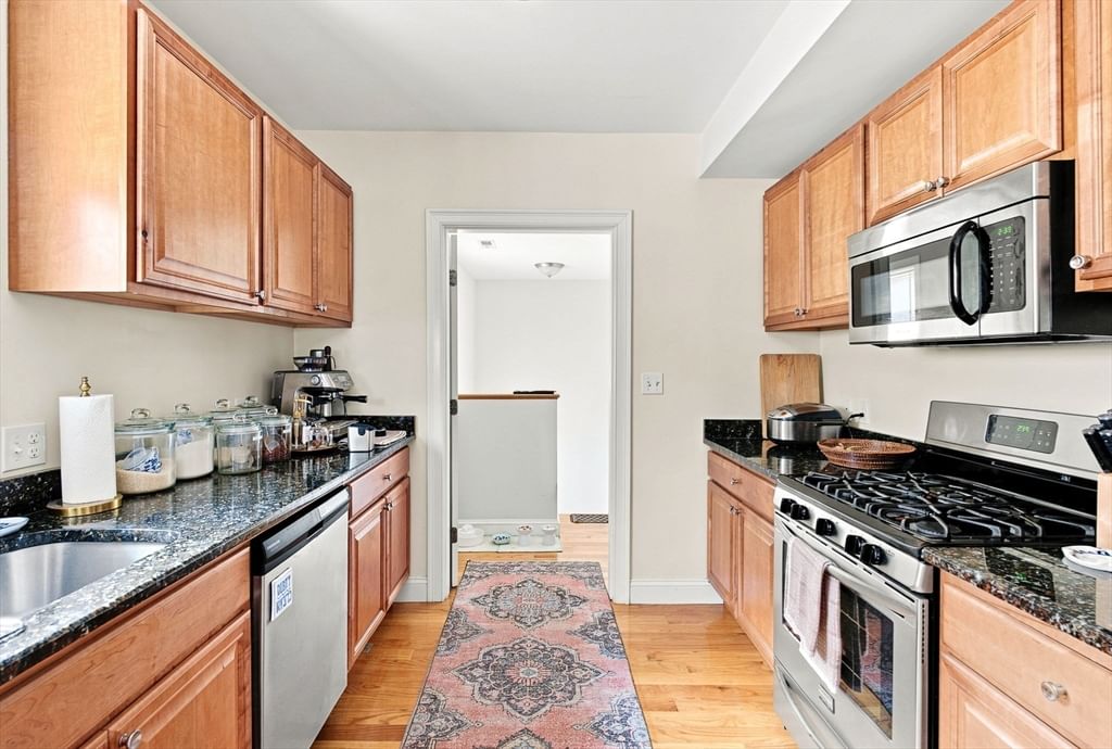 29 Elmwood Street Somerville — Photo 16 of 42