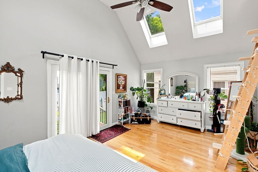 29 Elmwood Street Somerville — Photo 3 of 42