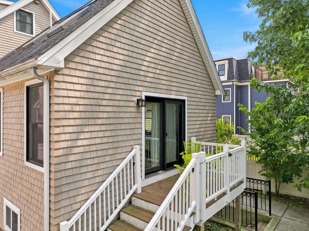 29 Elmwood Street Somerville — Photo 4 of 42
