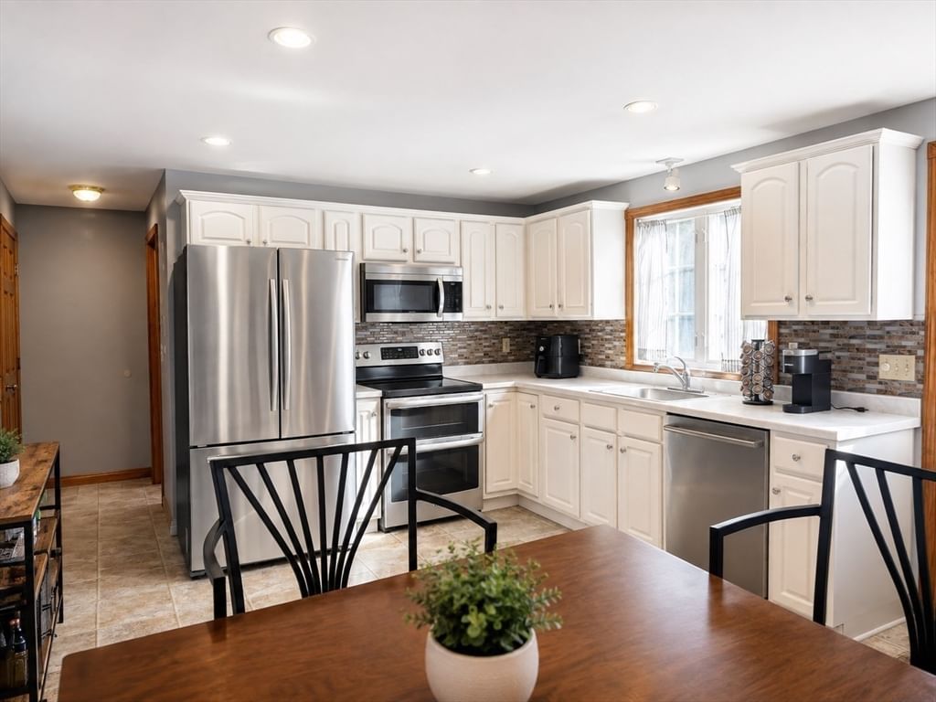 34 Old Plymouth St #34 East Bridgewater — Photo 3 of 18