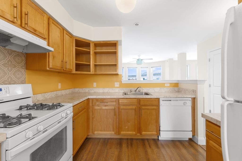 429 Border St #6 Boston — Photo 14 of 26