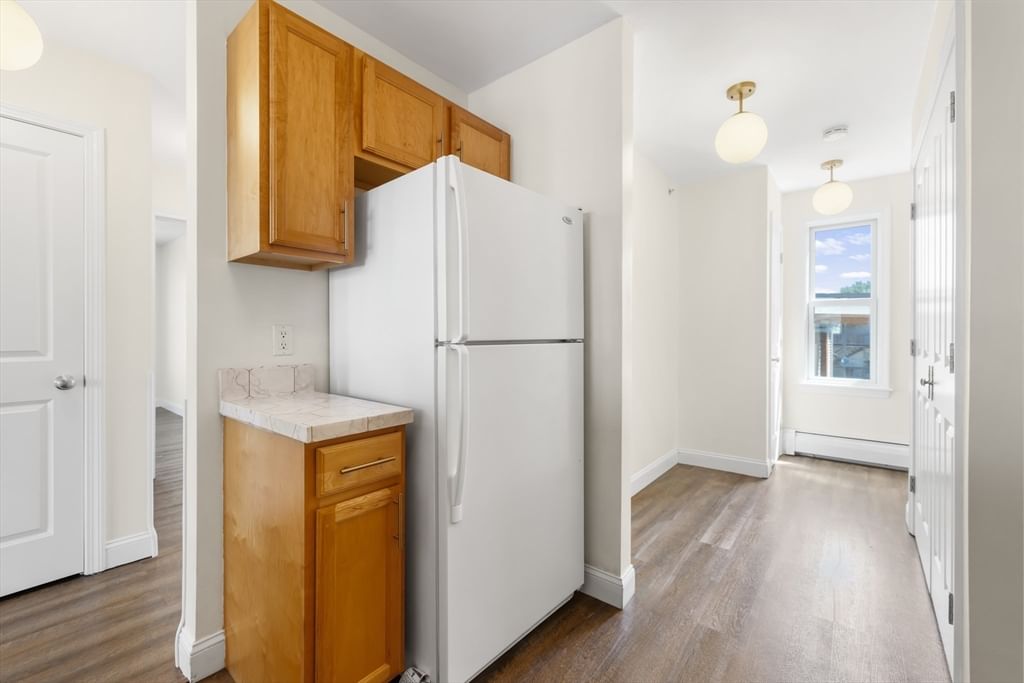 429 Border St #6 Boston — Photo 15 of 26