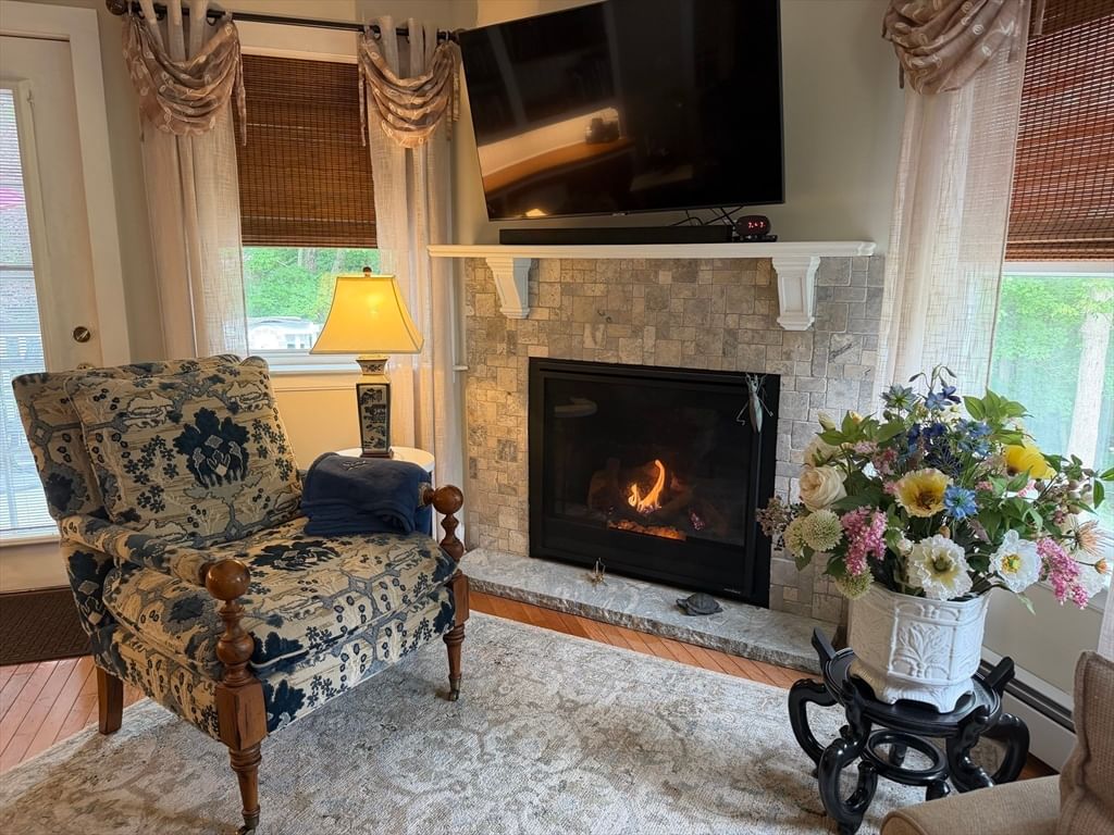 647 Main St #B Oxford — Photo 7 of 42