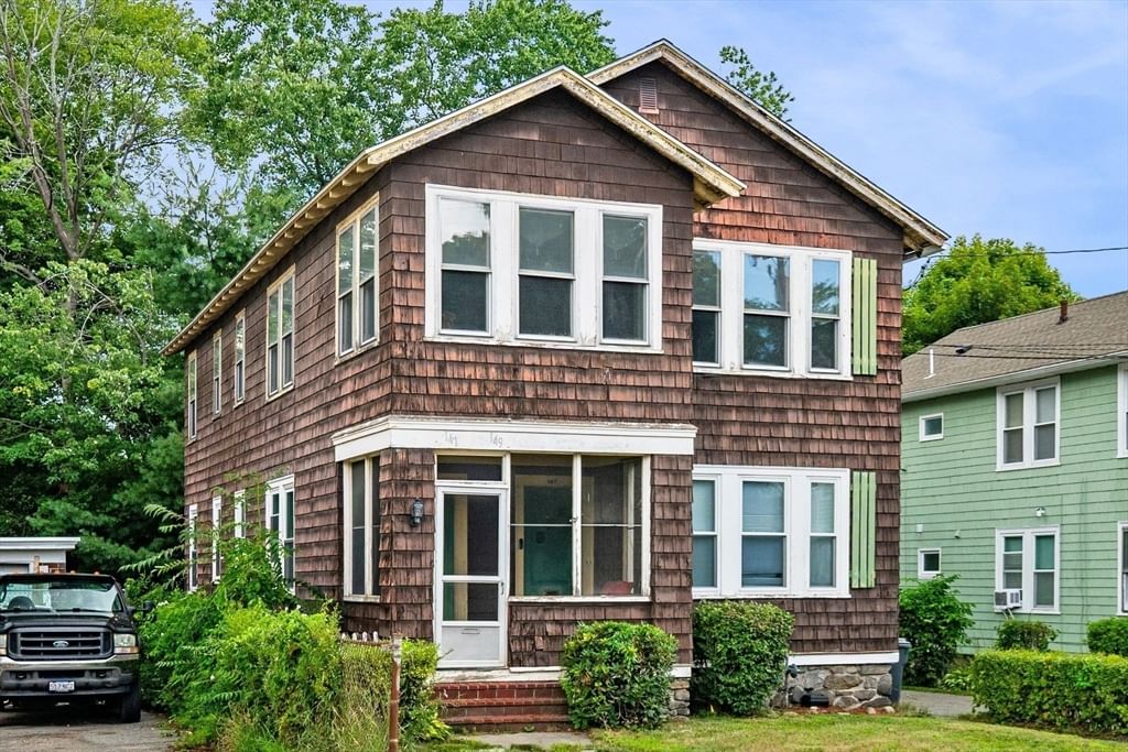 147-149 Oakland Ave Methuen — Photo 2 of 27