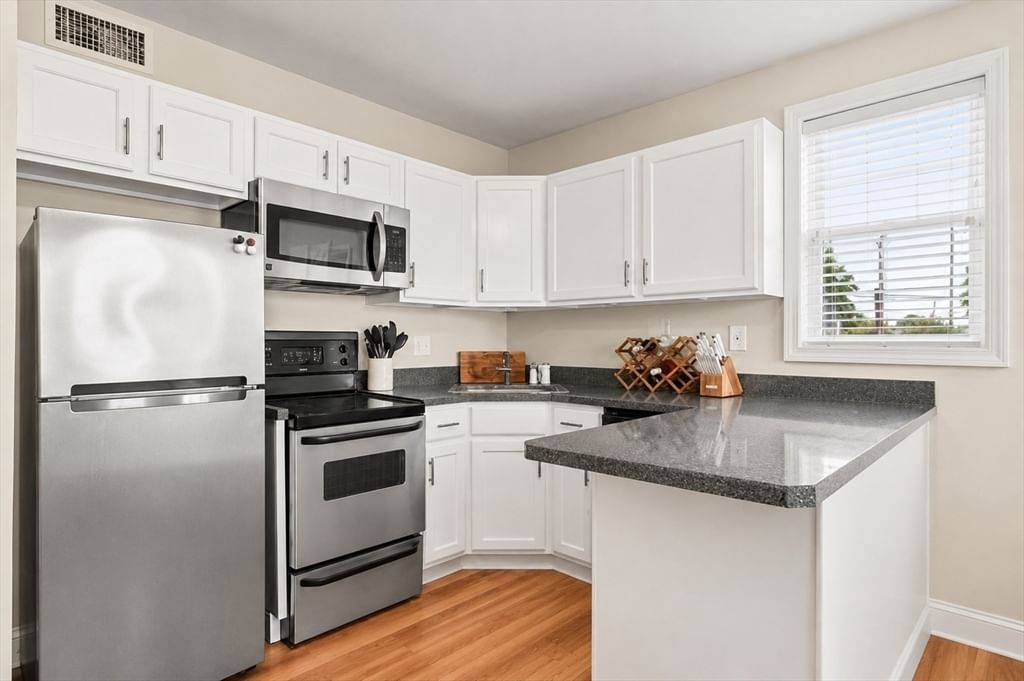 10 Malta St #1 Hull — Photo 2 of 7