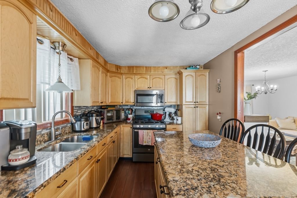 31 Sachem St Fall River — Photo 10 of 26