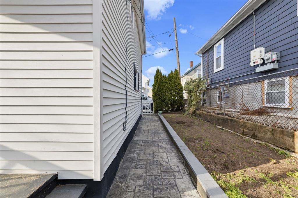 31 Sachem St Fall River — Photo 8 of 26